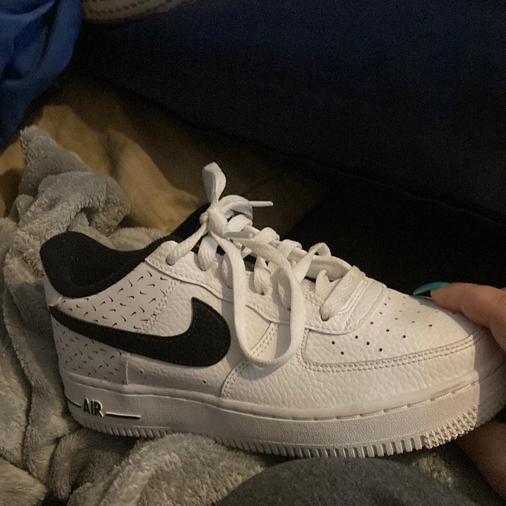 White and black air forces women’s 4.5